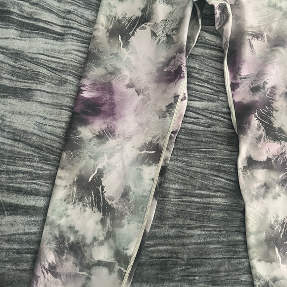 Yelete Purple & Gray Printed Active Leggings Size L - Picture 2 of 2